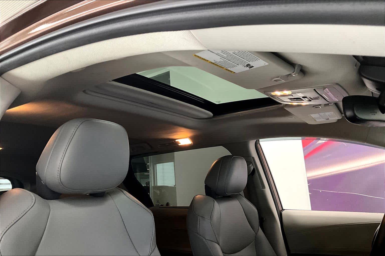 Thumbnail: 2022 Toyota Sienna - 28