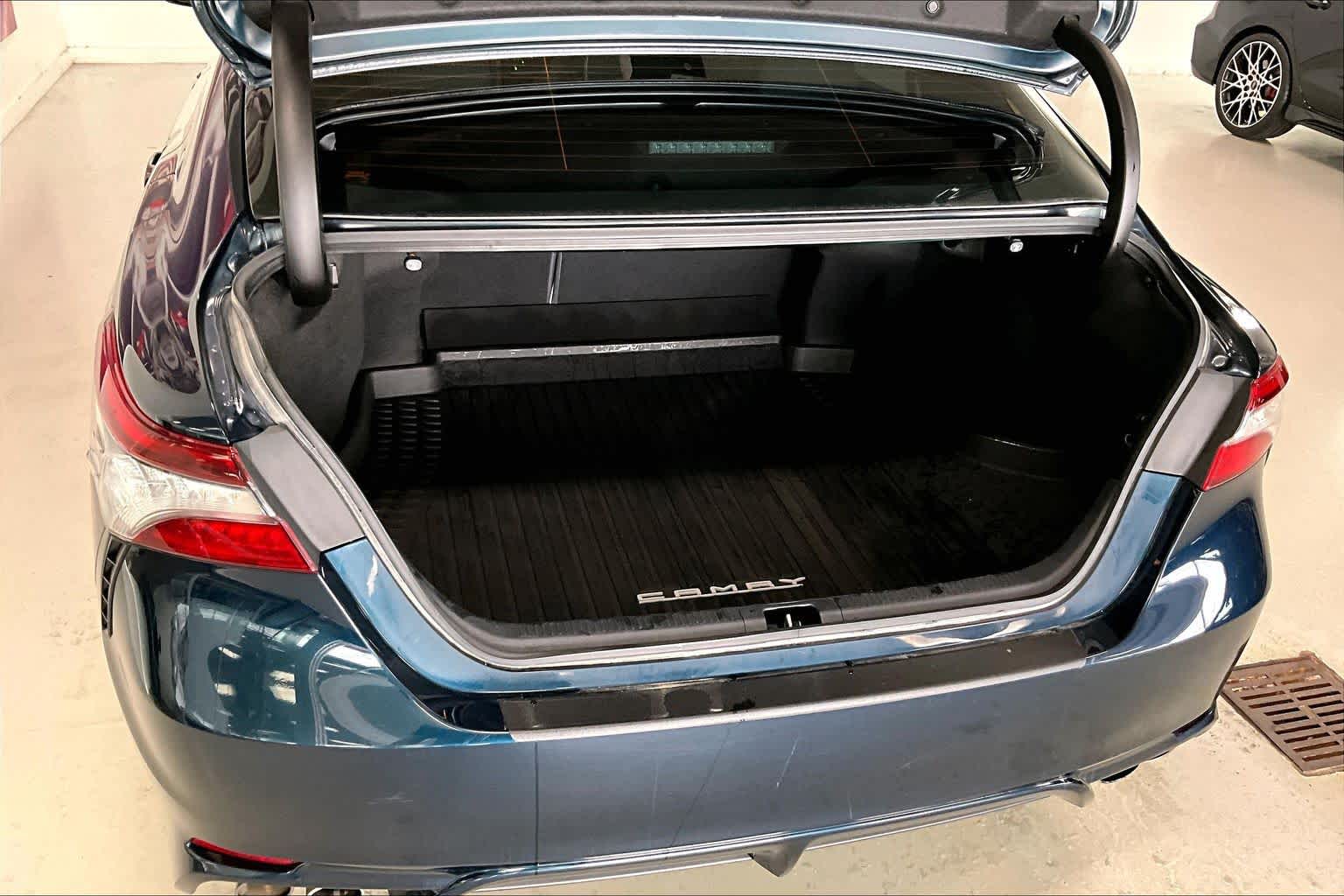 Thumbnail: 2021 Toyota Camry - 16