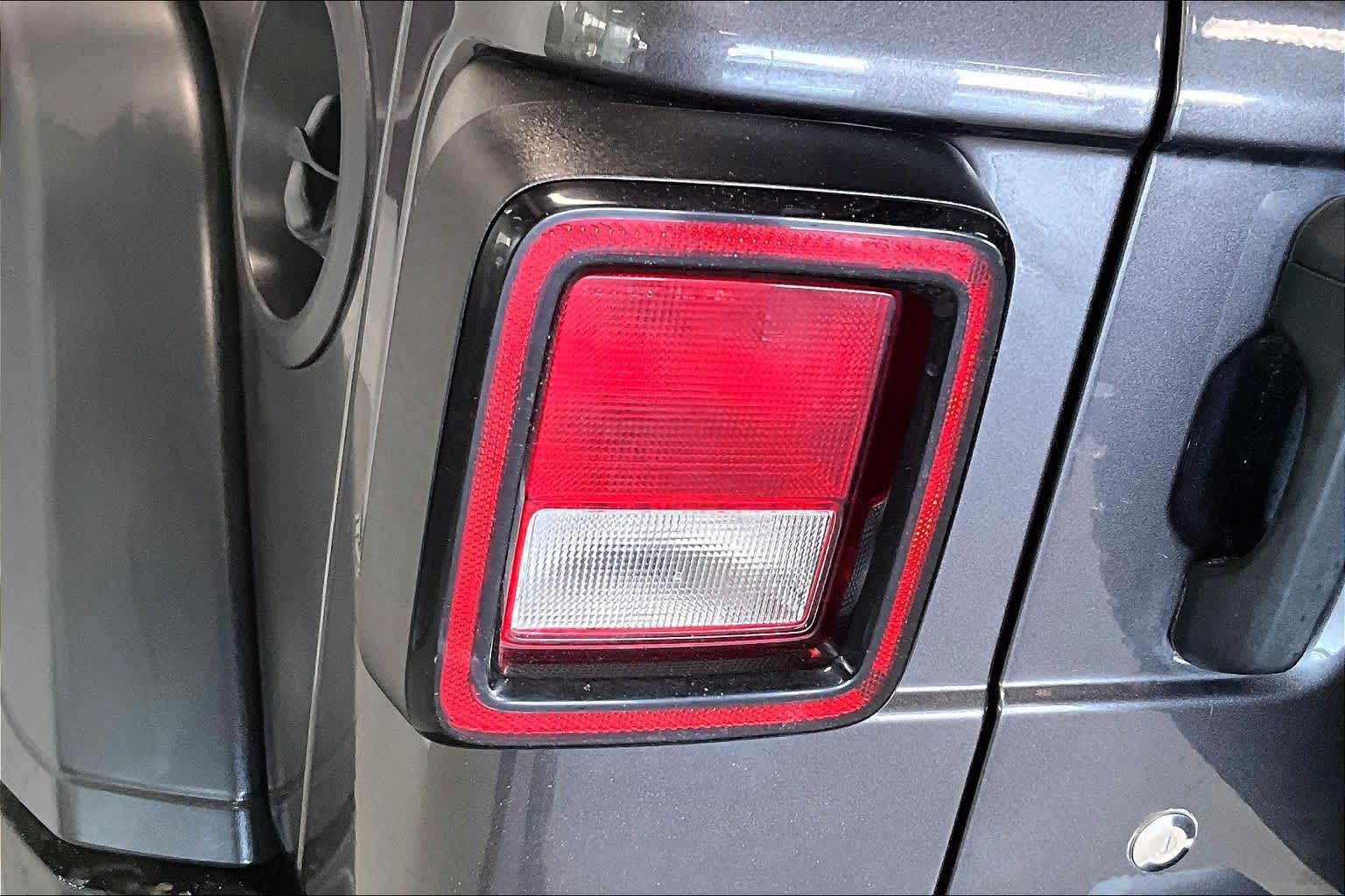 Thumbnail: 2018 Jeep Wrangler - 28