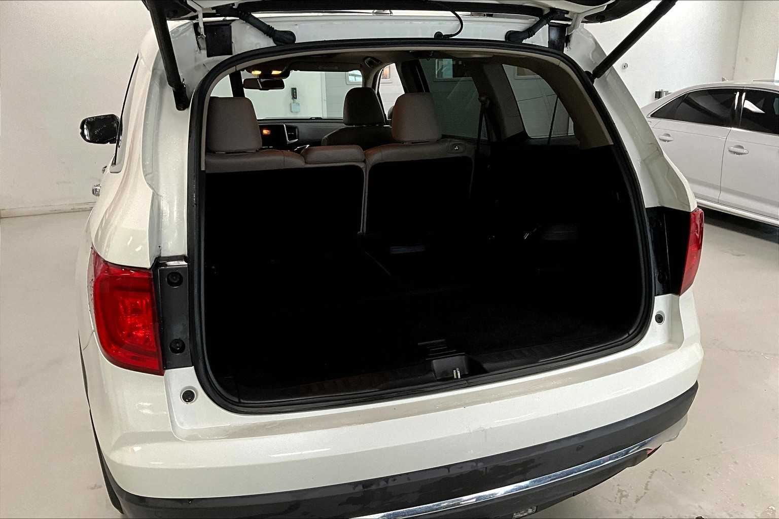 Thumbnail: 2016 Honda Pilot - 17