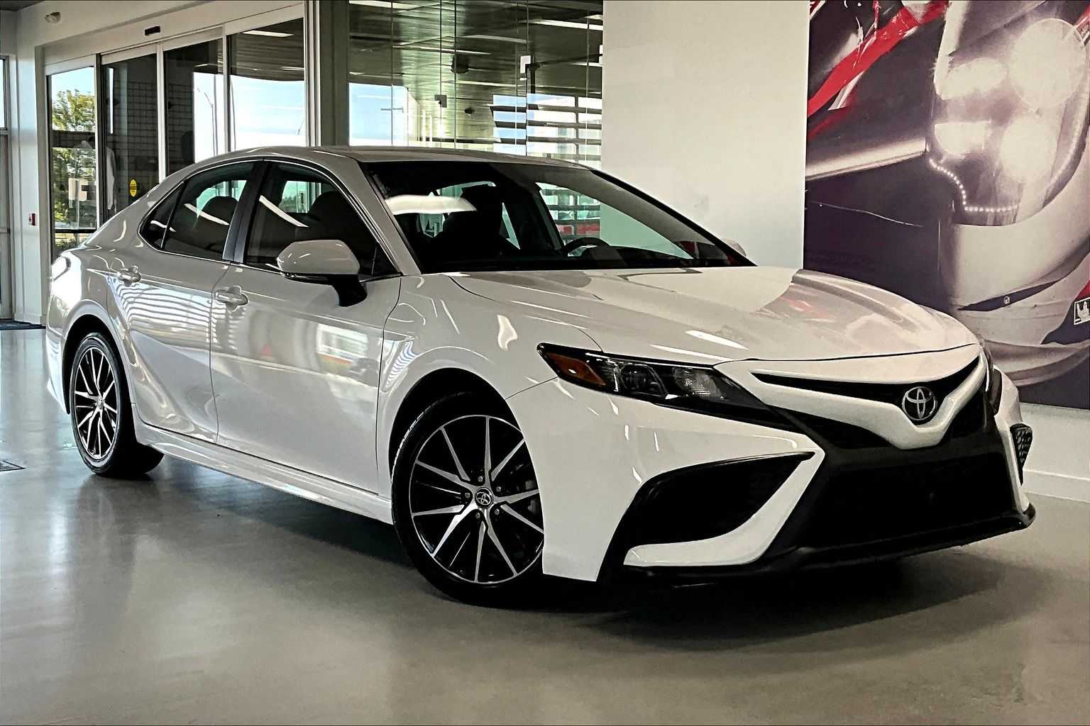 Thumbnail: 2023 Toyota Camry - 19