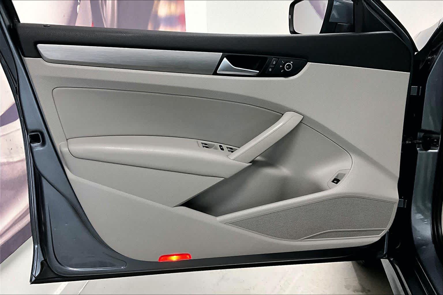 Thumbnail: 2014 Volkswagen Passat - 23