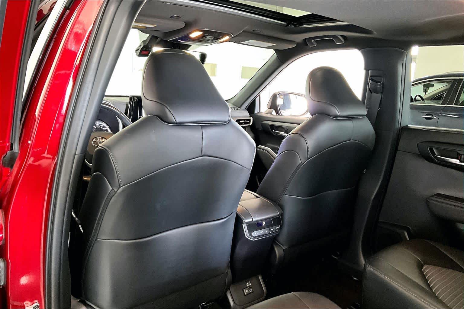 Thumbnail: 2023 Toyota Highlander - 10