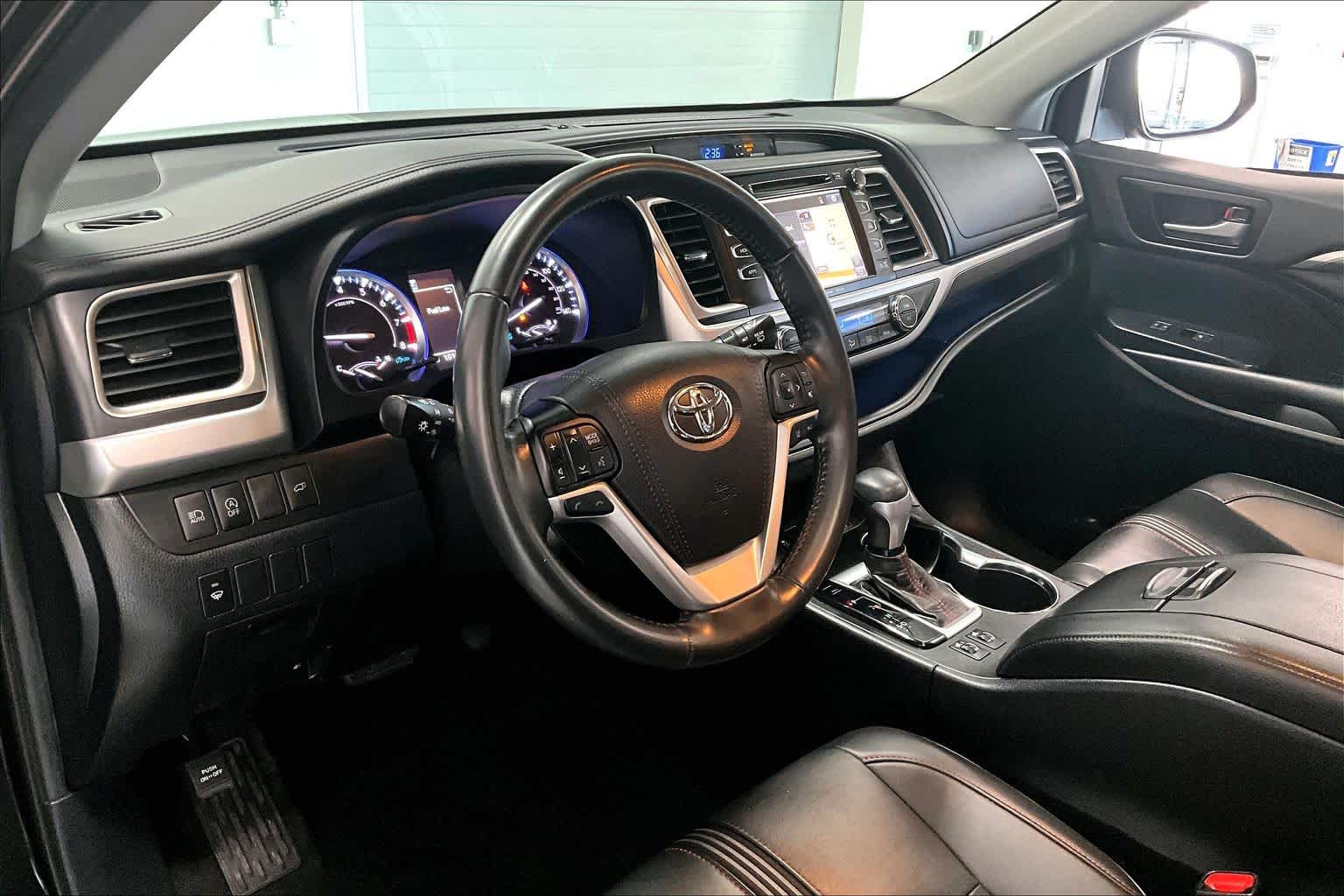 Thumbnail: 2019 Toyota Highlander - 2