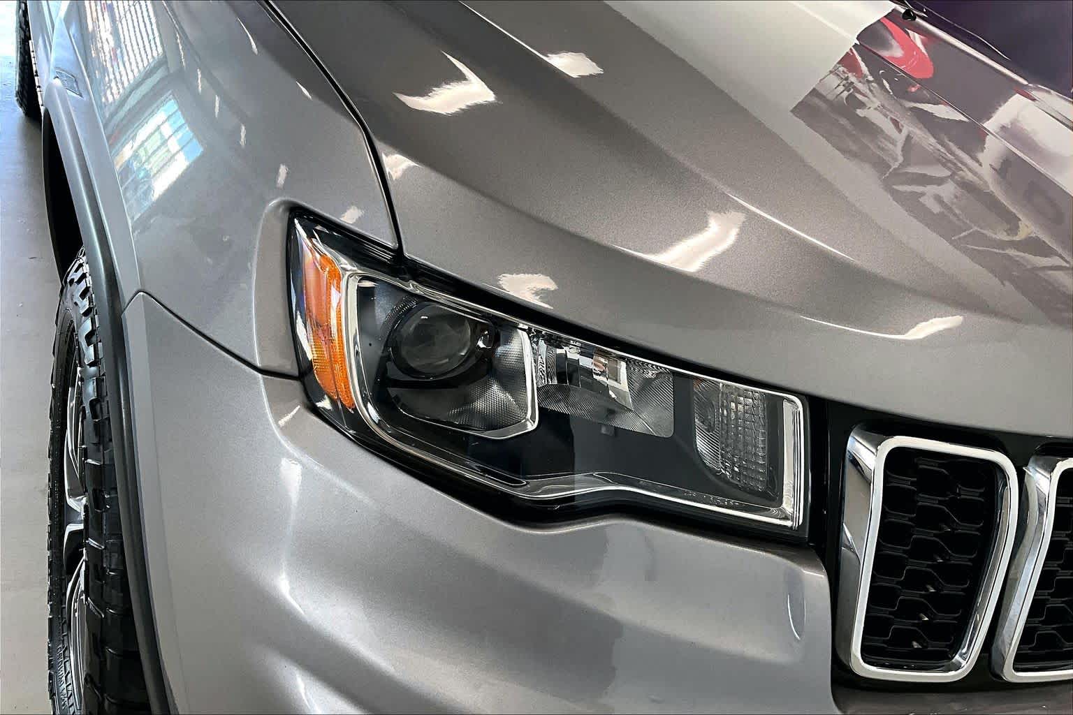 Thumbnail: 2018 Jeep Grand Cherokee - 28