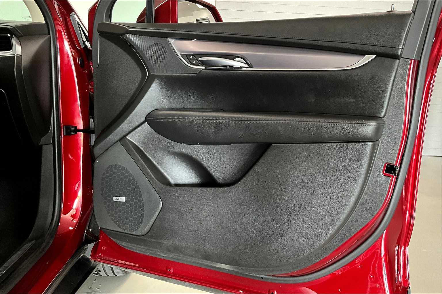 Thumbnail: 2017 Cadillac XT5 - 26