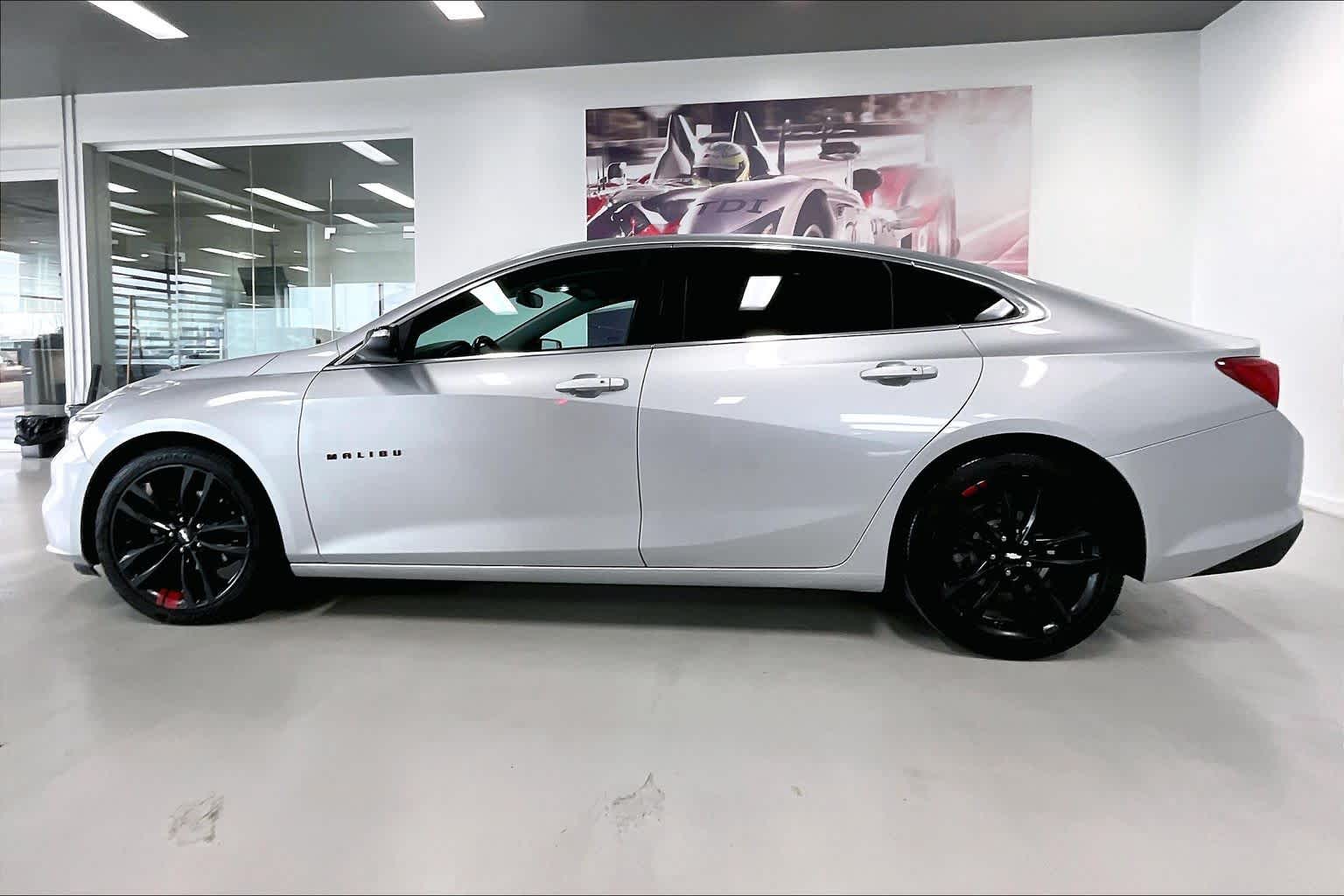 Thumbnail: 2018 Chevrolet Malibu - 3