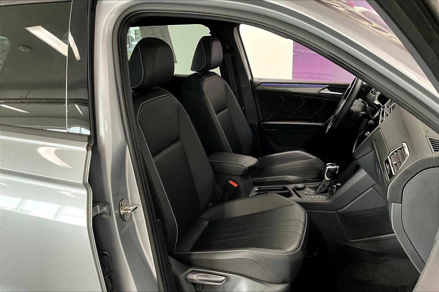 Thumbnail: 2024 Volkswagen Tiguan - 12