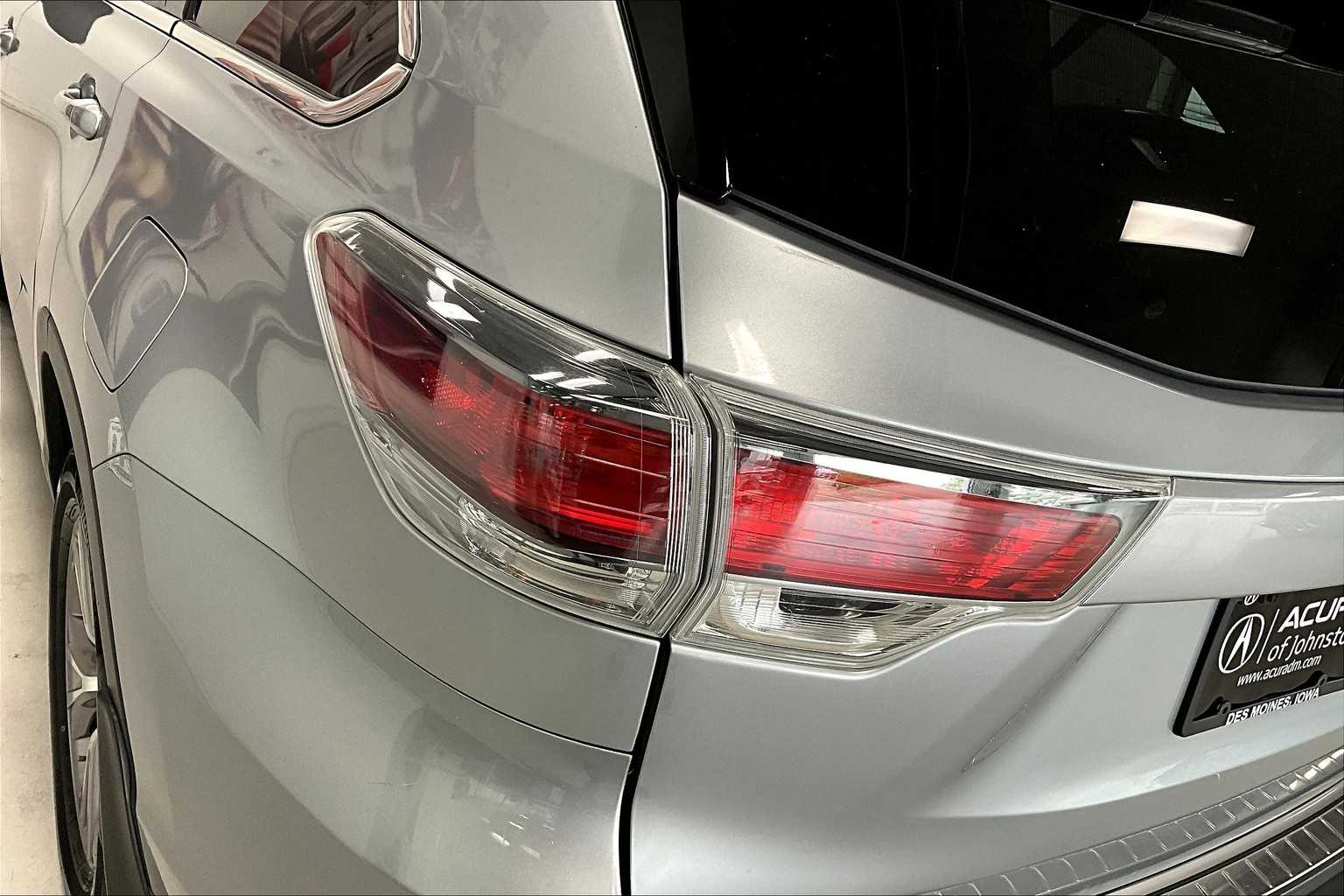 Thumbnail: 2015 Toyota Highlander - 30