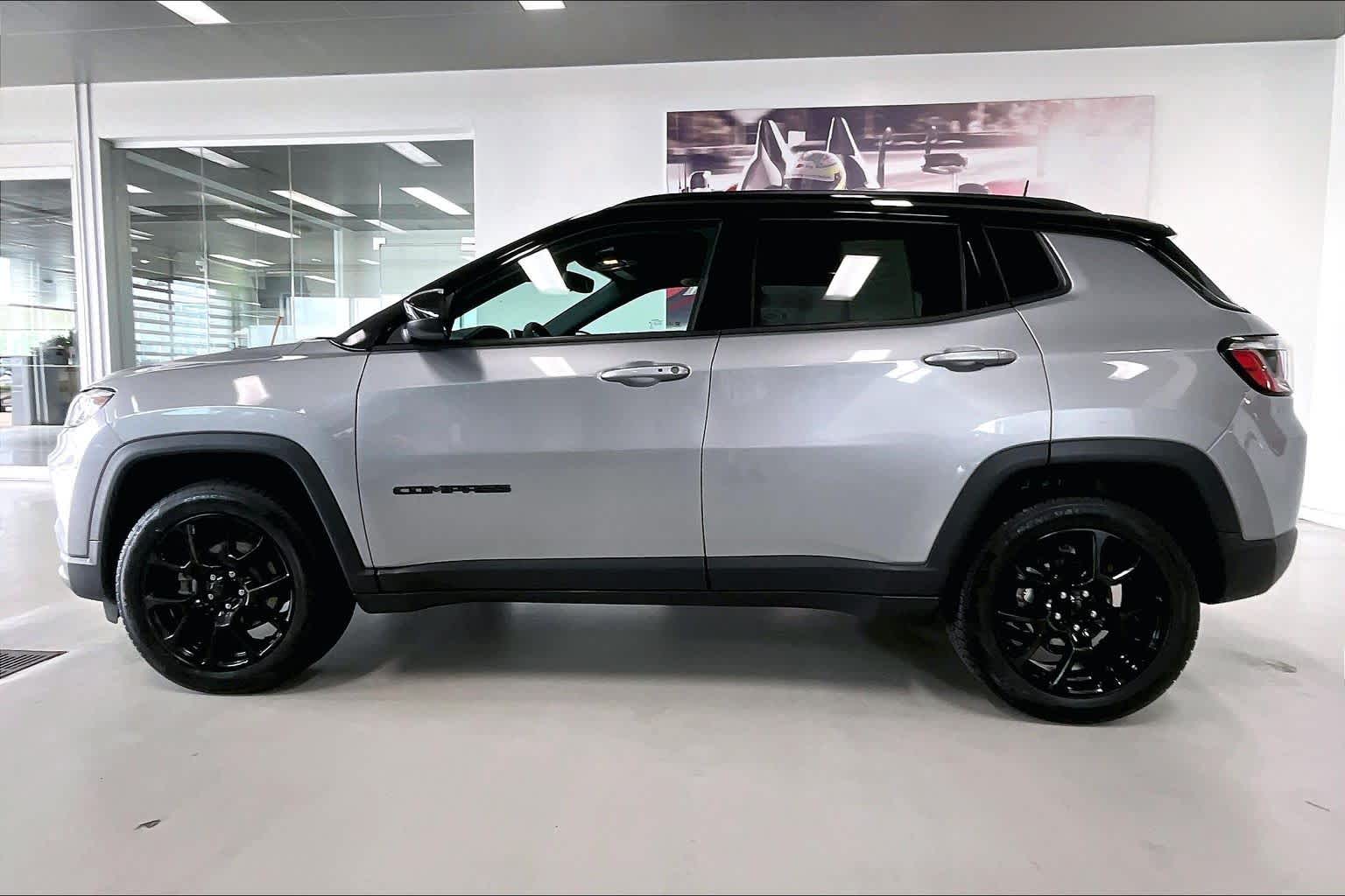Thumbnail: 2022 Jeep Compass - 3