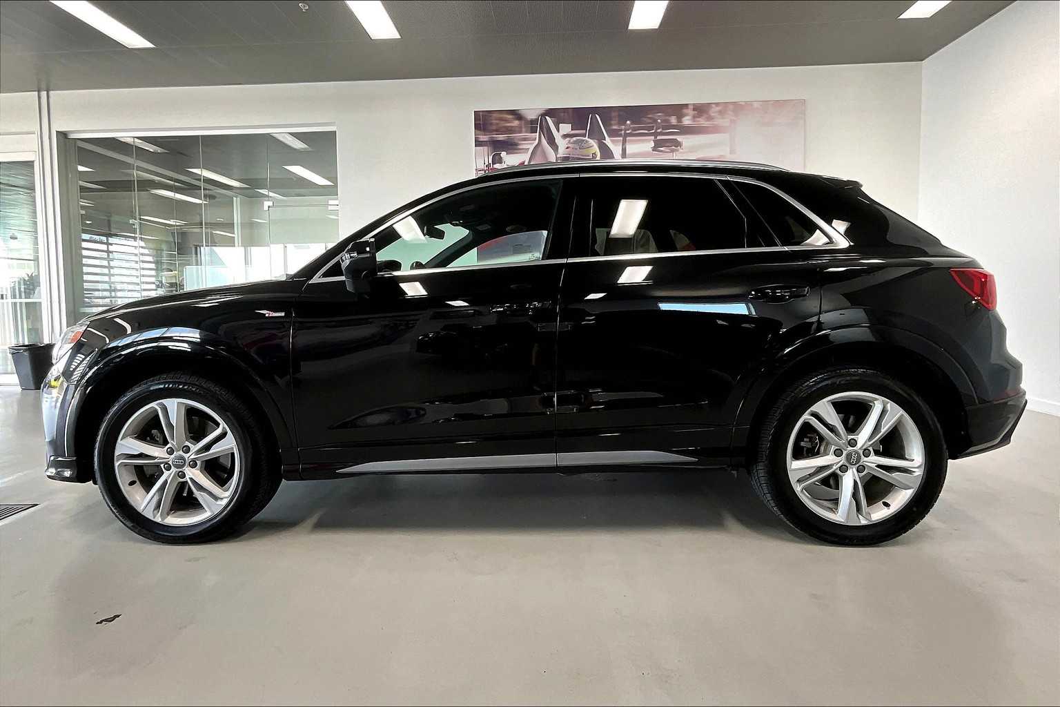 Thumbnail: 2020 Audi Q3 - 3