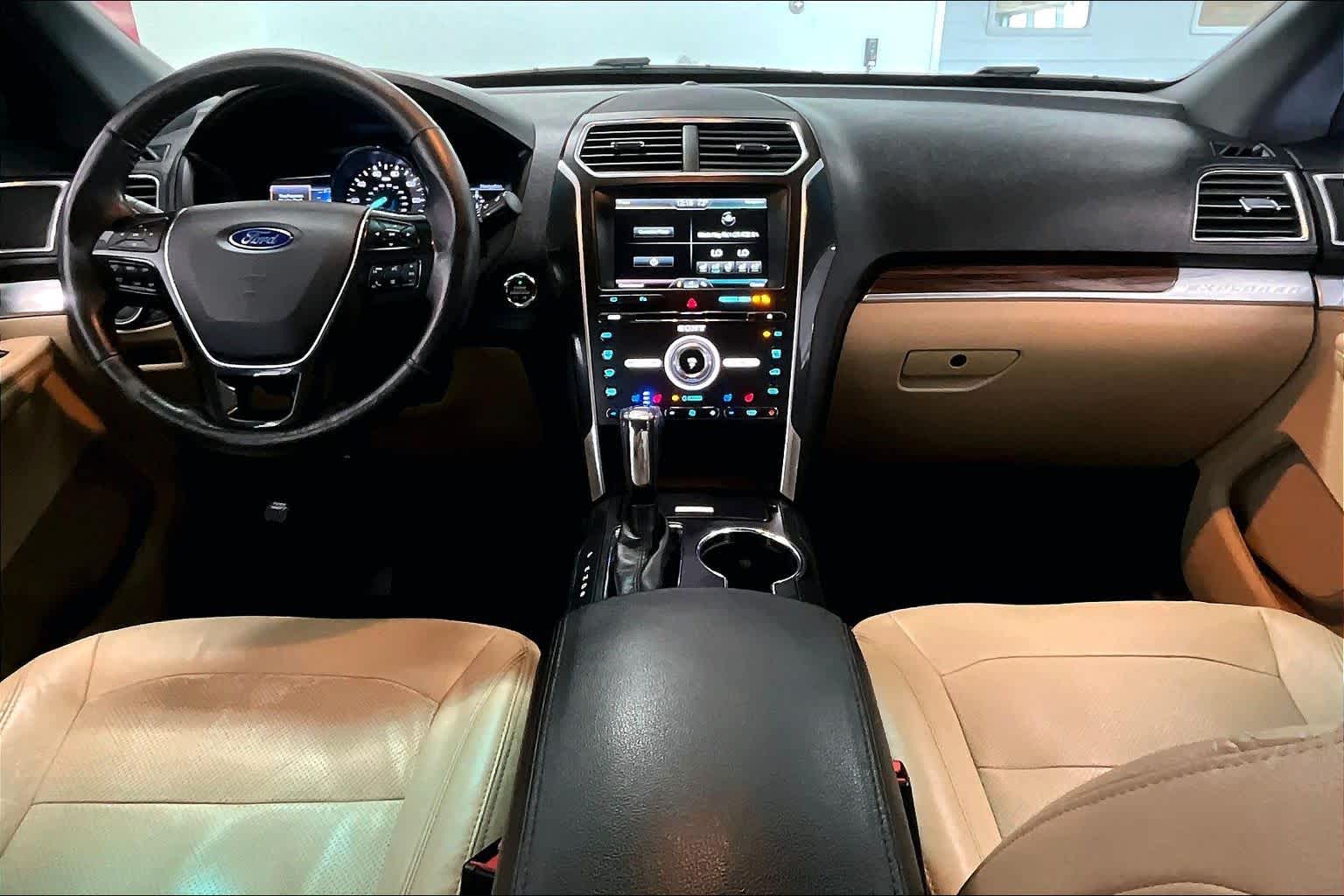 Thumbnail: 2016 Ford Explorer - 8