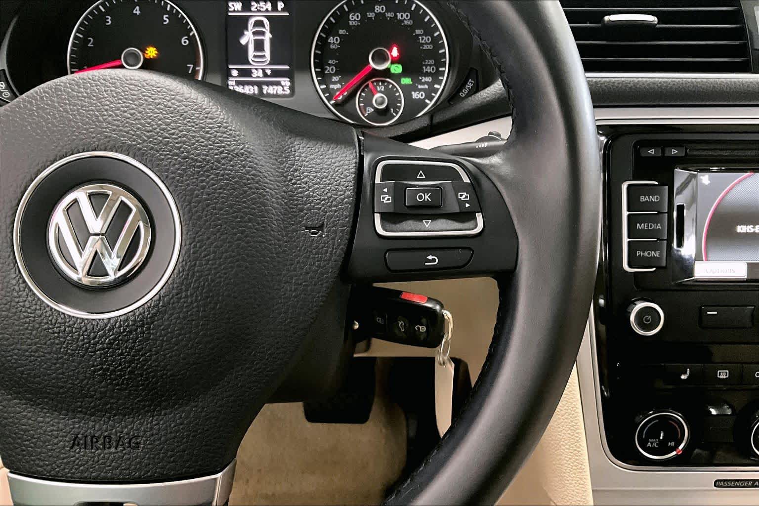 Thumbnail: 2013 Volkswagen Passat - 23