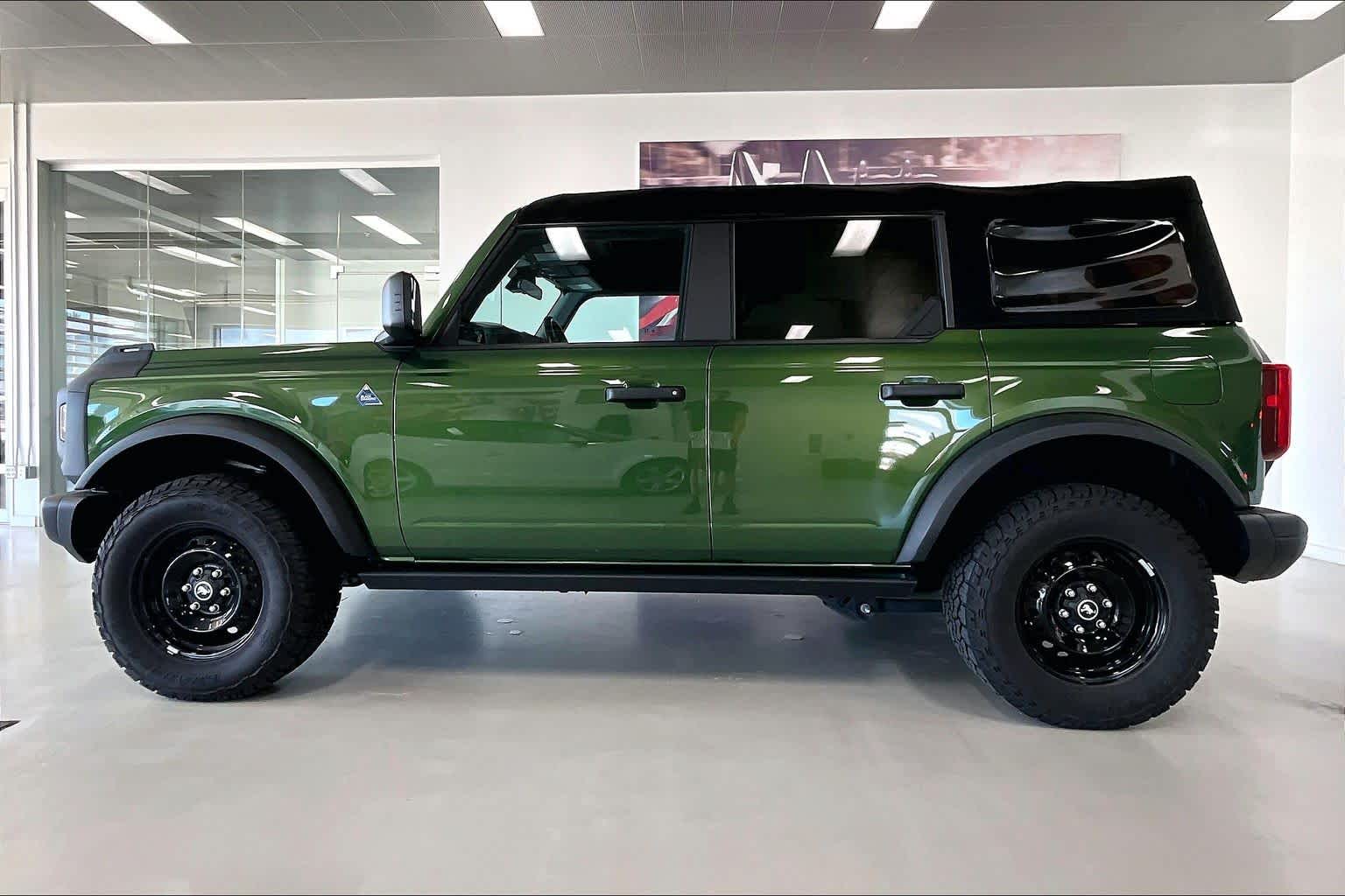 Thumbnail: 2023 Ford Bronco - 3