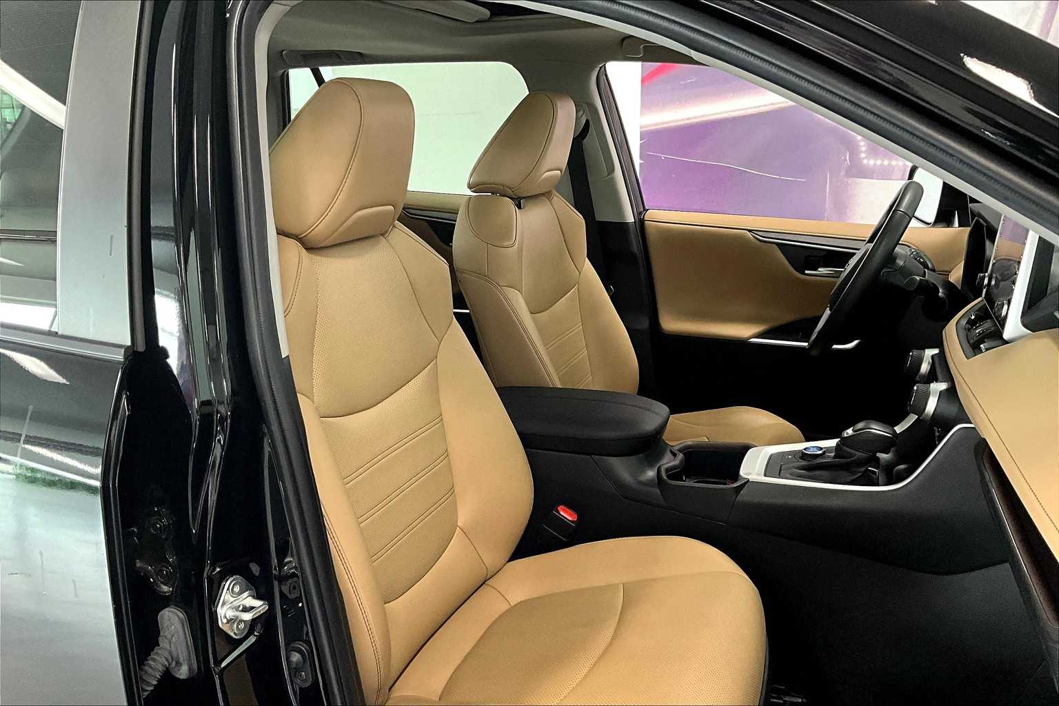 Thumbnail: 2022 Toyota RAV4 - 13
