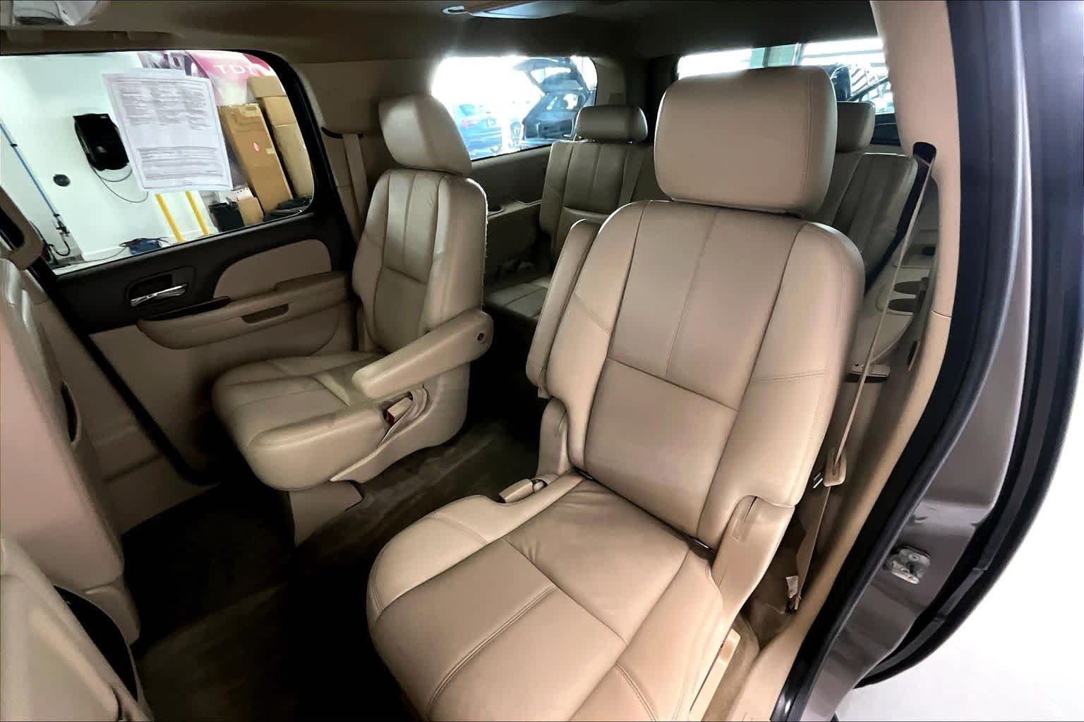 Thumbnail: 2011 Chevrolet Suburban - 27