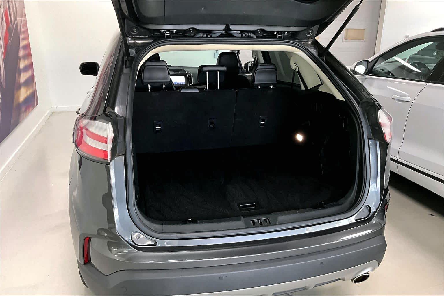 Thumbnail: 2020 Ford Edge - 17