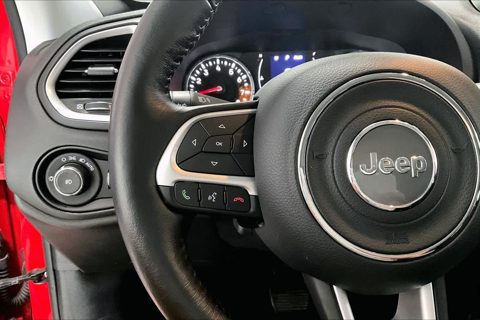 Thumbnail: 2018 Jeep Renegade - 21