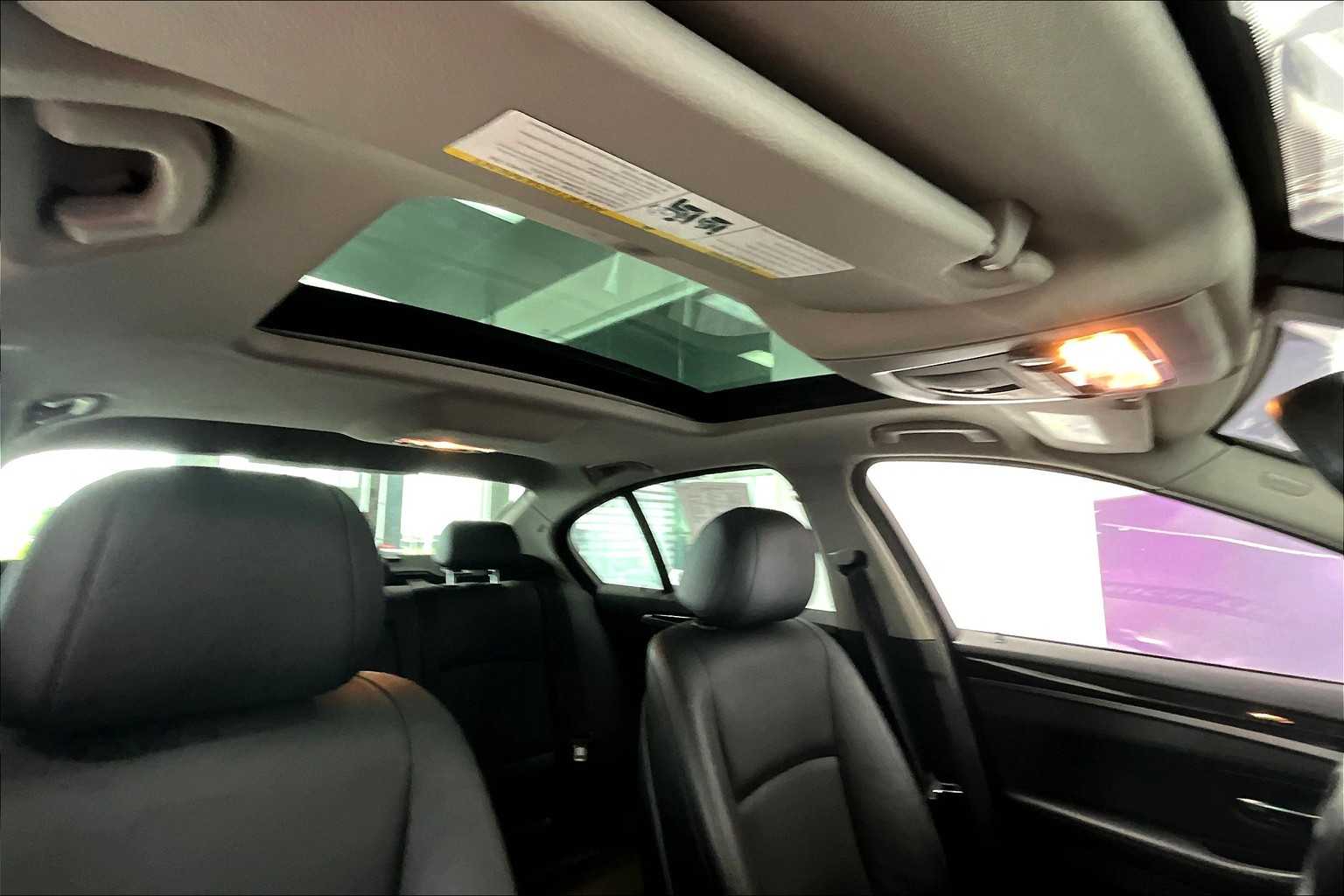 2016 BMW 5 Series 528i xDrive 27