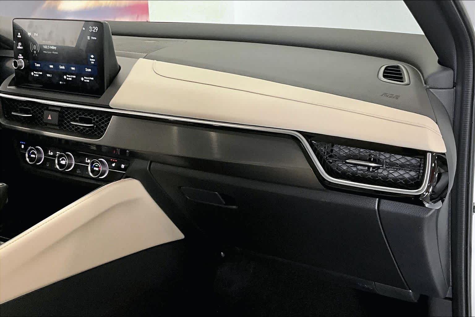 Thumbnail: 2025 Acura ADX - 21