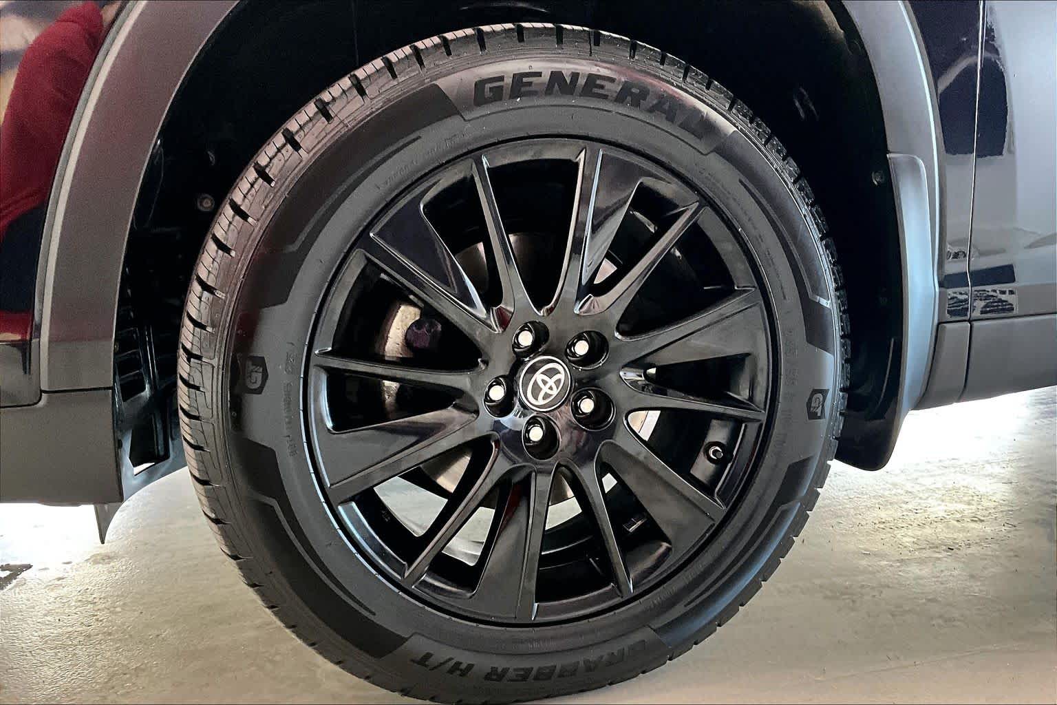 Thumbnail: 2019 Toyota Highlander - 8