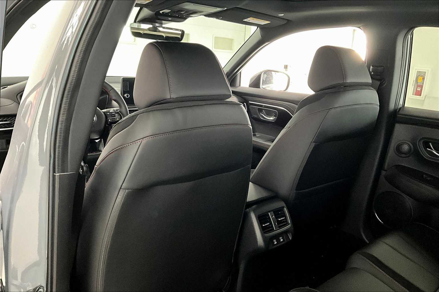 Thumbnail: 2025 Acura ADX - 12