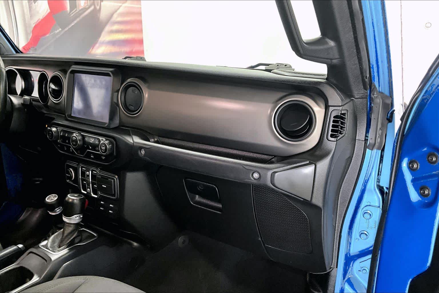 Thumbnail: 2021 Jeep Gladiator - 21