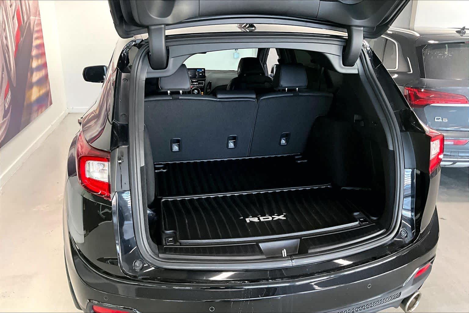 Thumbnail: 2025 Acura RDX - 16