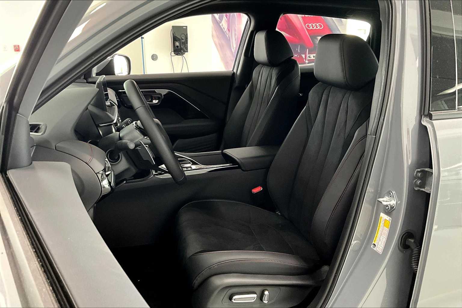 Thumbnail: 2025 Acura ADX - 11