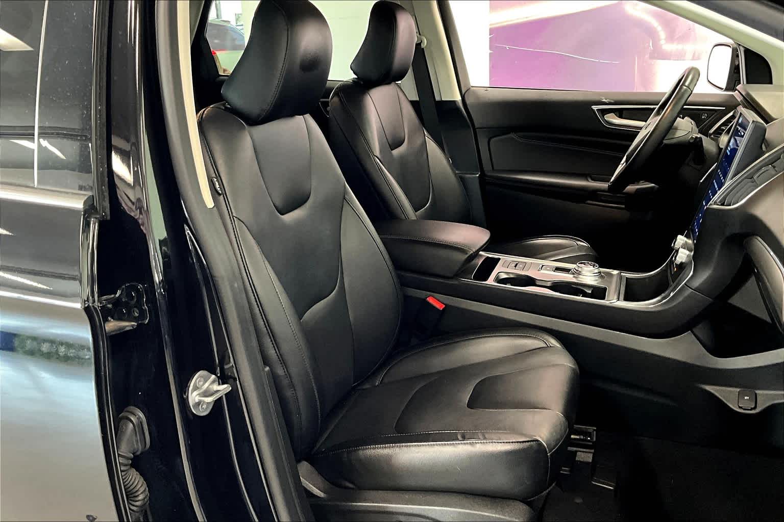 2022 Ford Edge Titanium 12