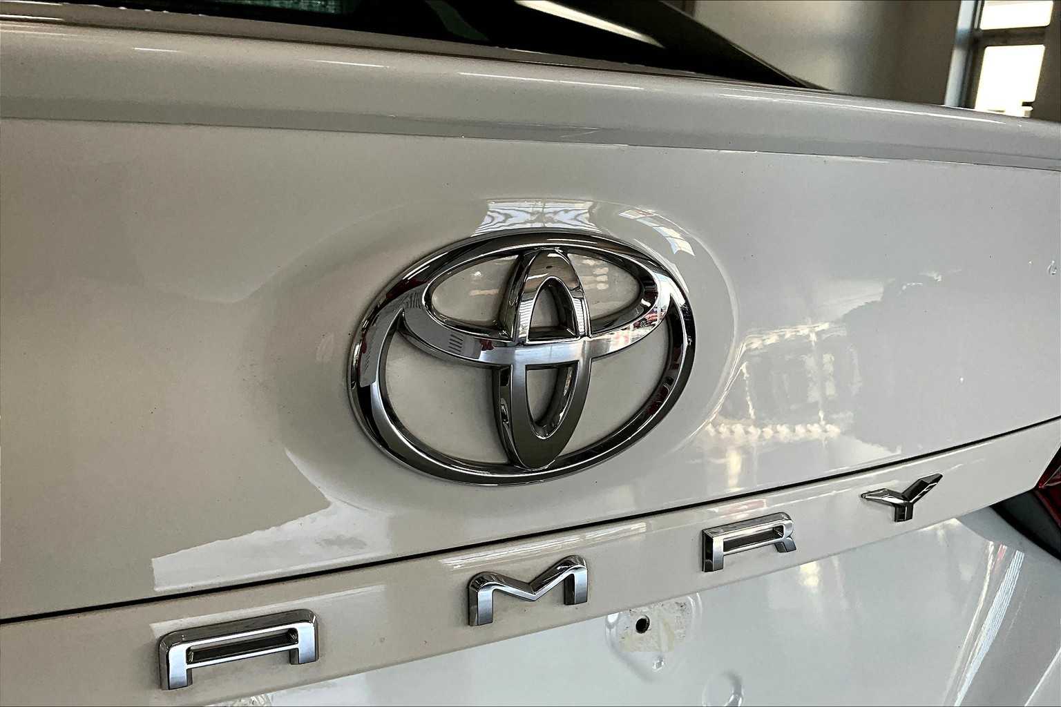 Thumbnail: 2023 Toyota Camry - 7