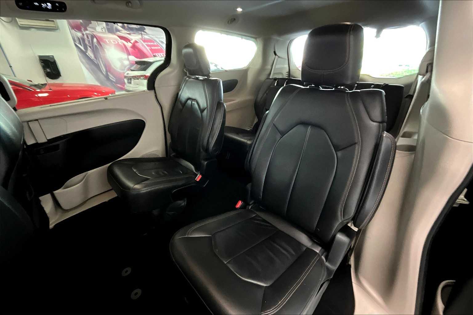 Thumbnail: 2017 Chrysler Pacifica - 26