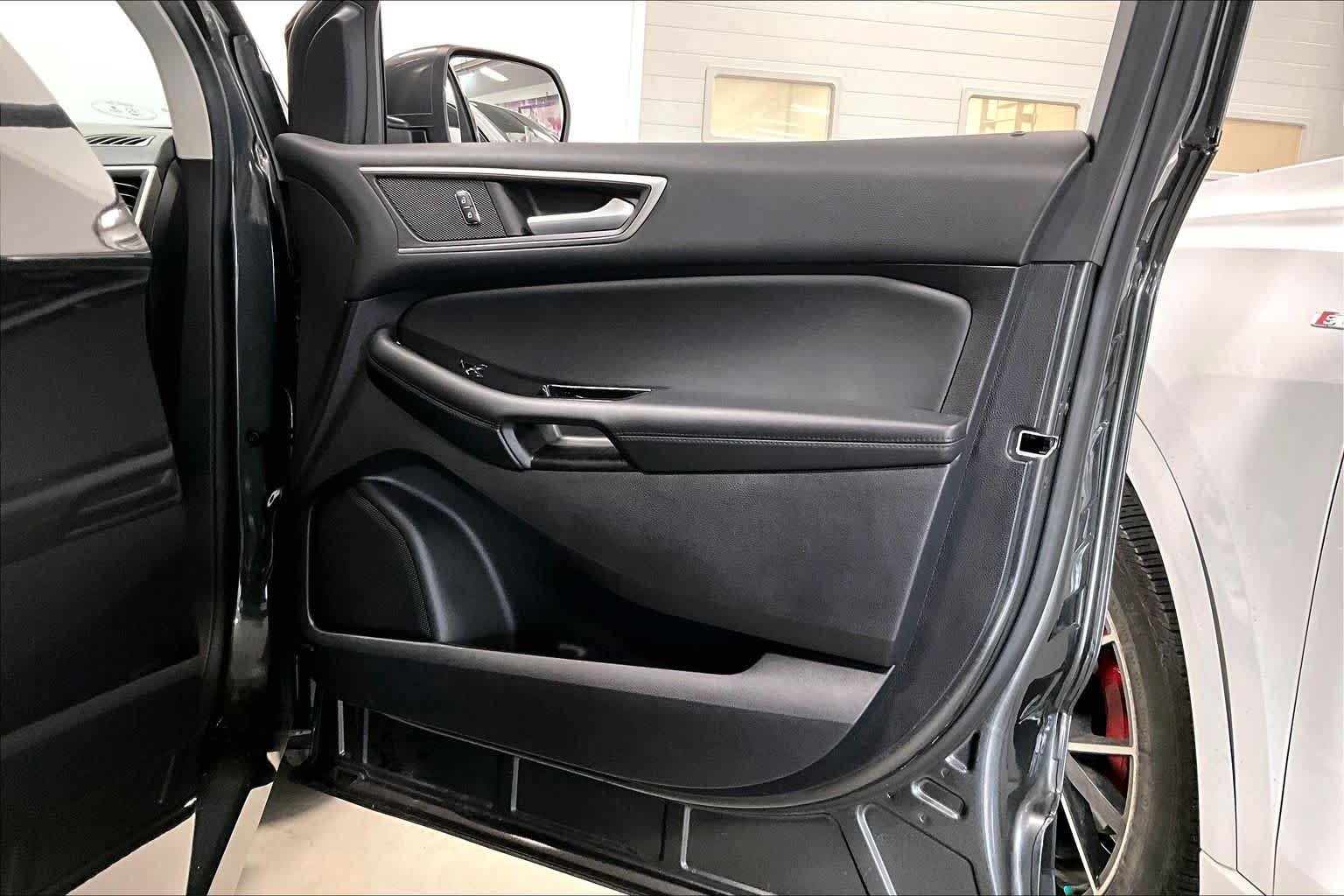 Thumbnail: 2020 Ford Edge - 26