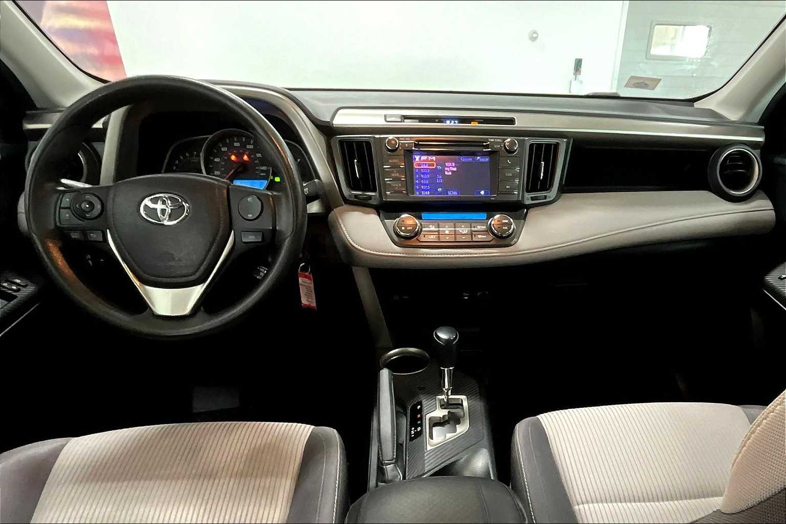 Thumbnail: 2013 Toyota RAV4 - 9
