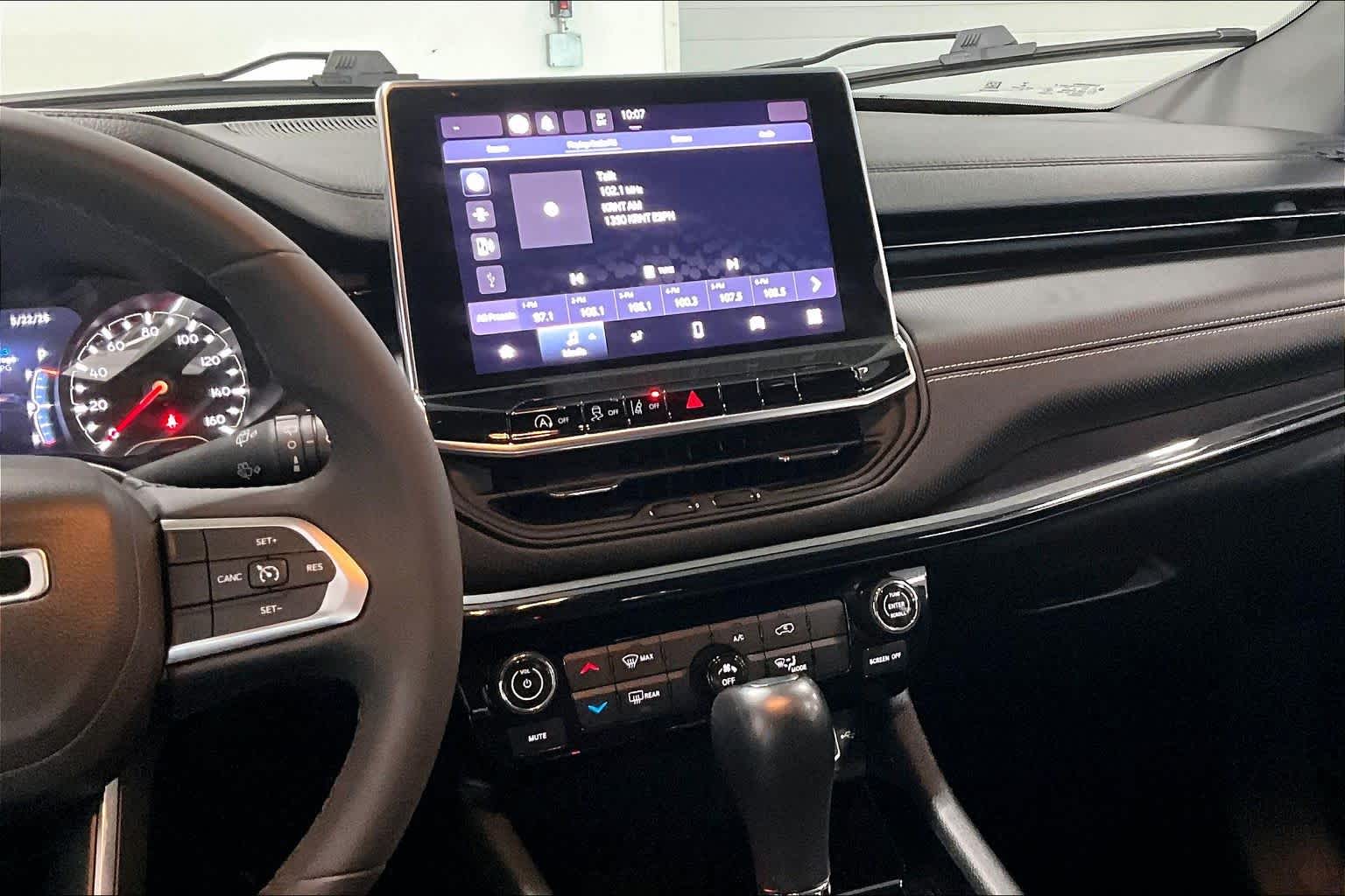 Thumbnail: 2022 Jeep Compass - 13