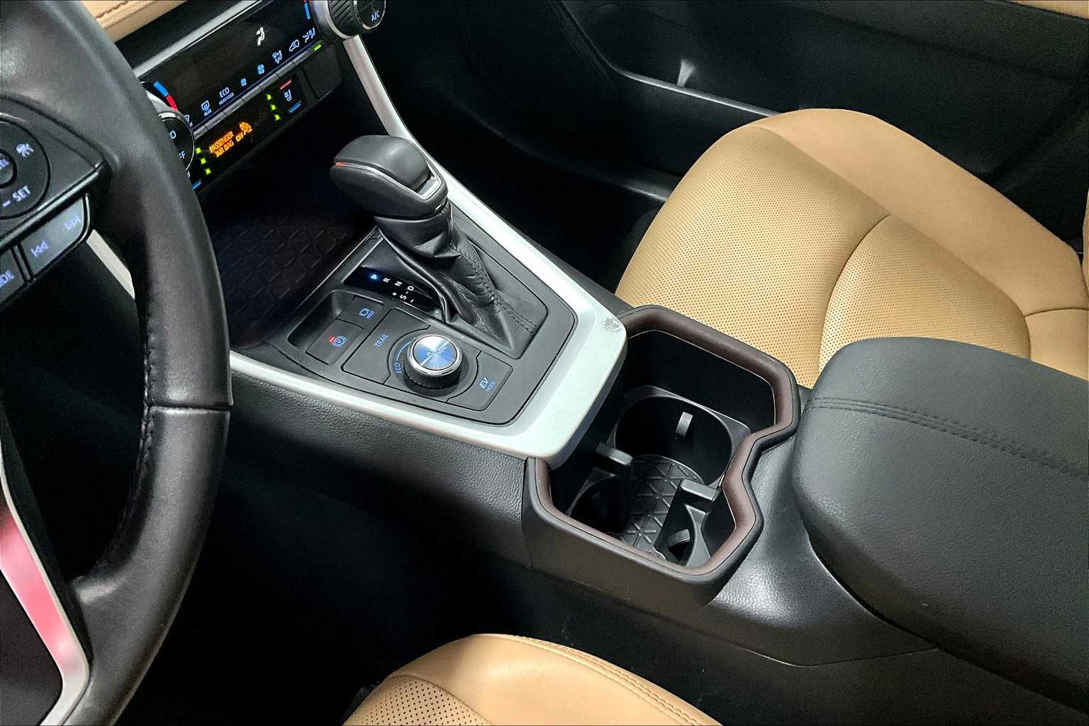 Thumbnail: 2022 Toyota RAV4 - 16