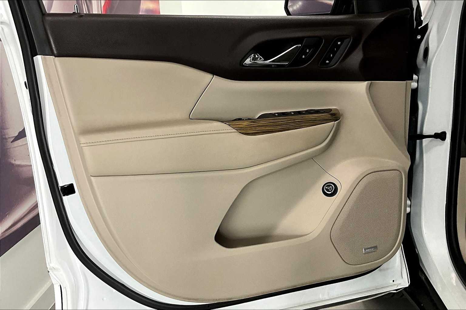 Thumbnail: 2018 GMC Acadia - 22