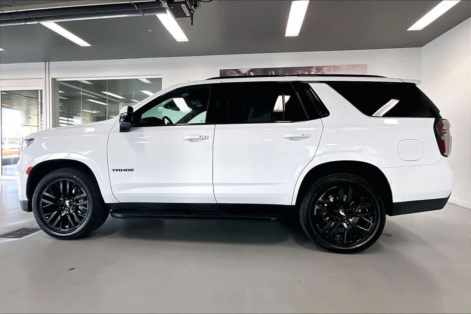 Thumbnail: 2023 Chevrolet Tahoe - 3