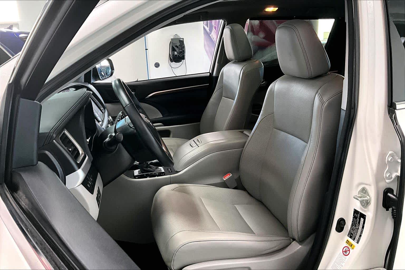 Thumbnail: 2015 Toyota Highlander - 10