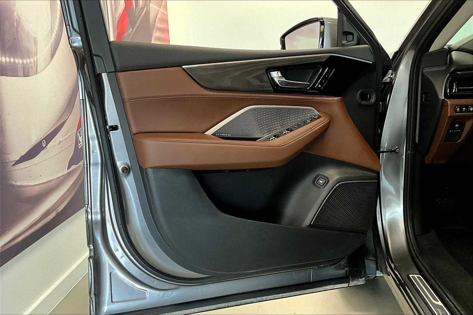 Thumbnail: 2023 Acura MDX - 23