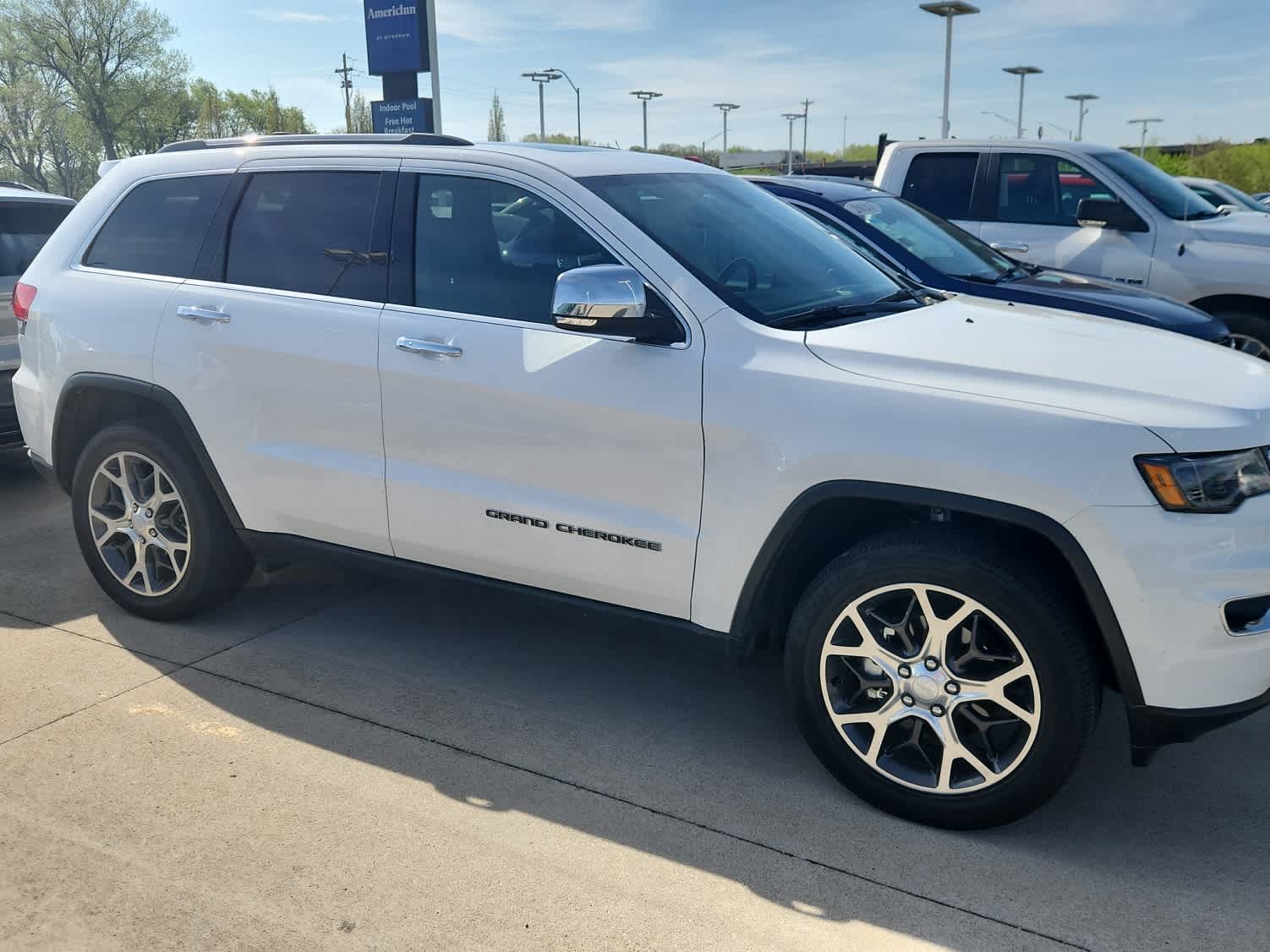 Thumbnail: 2019 Jeep Grand Cherokee - 4