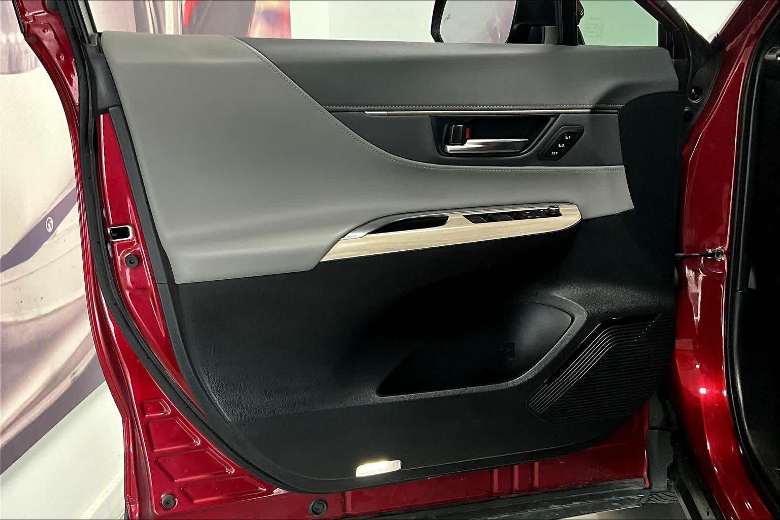 Thumbnail: 2021 Toyota Venza - 25