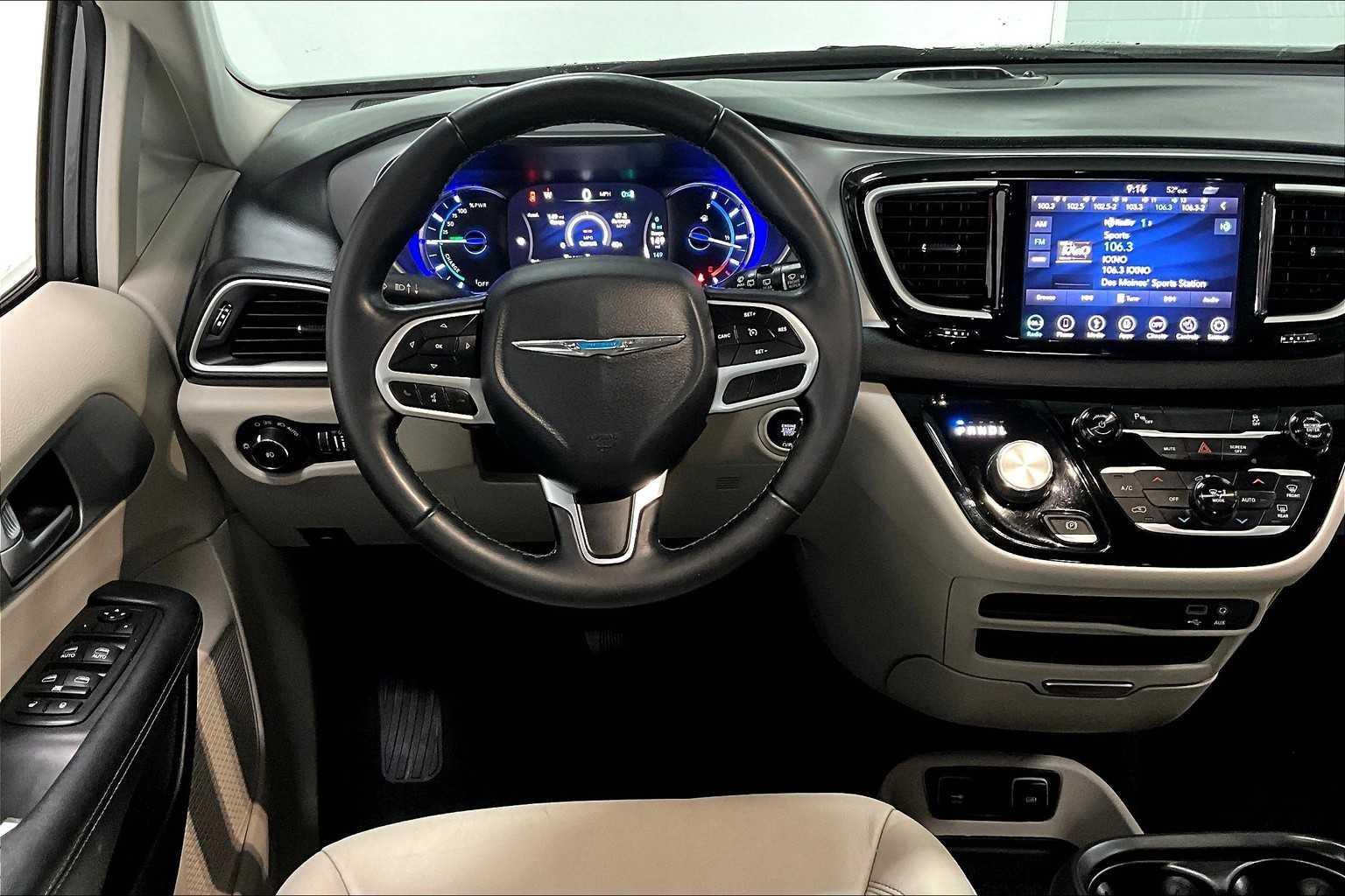 Thumbnail: 2018 Chrysler Pacifica - 13