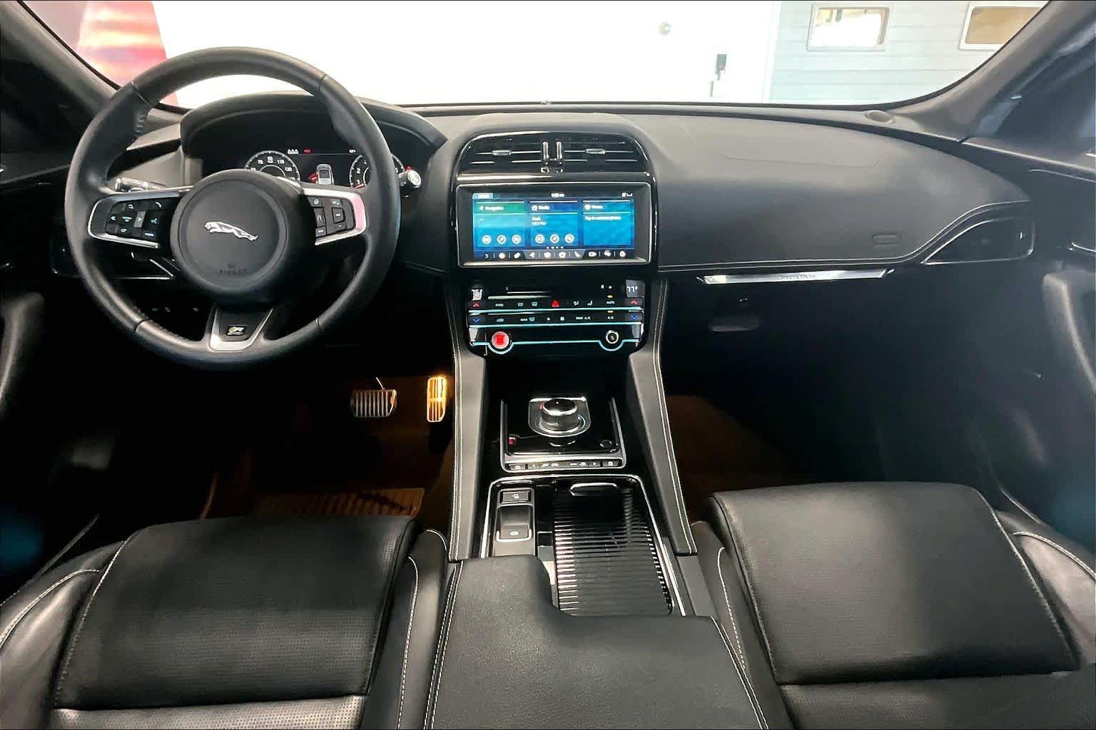 Thumbnail: 2020 Jaguar F-Pace - 8