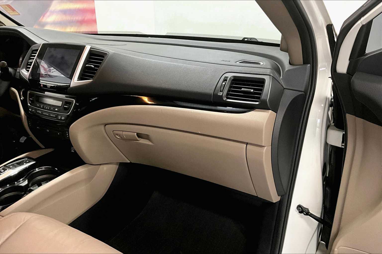 Thumbnail: 2016 Honda Pilot - 21