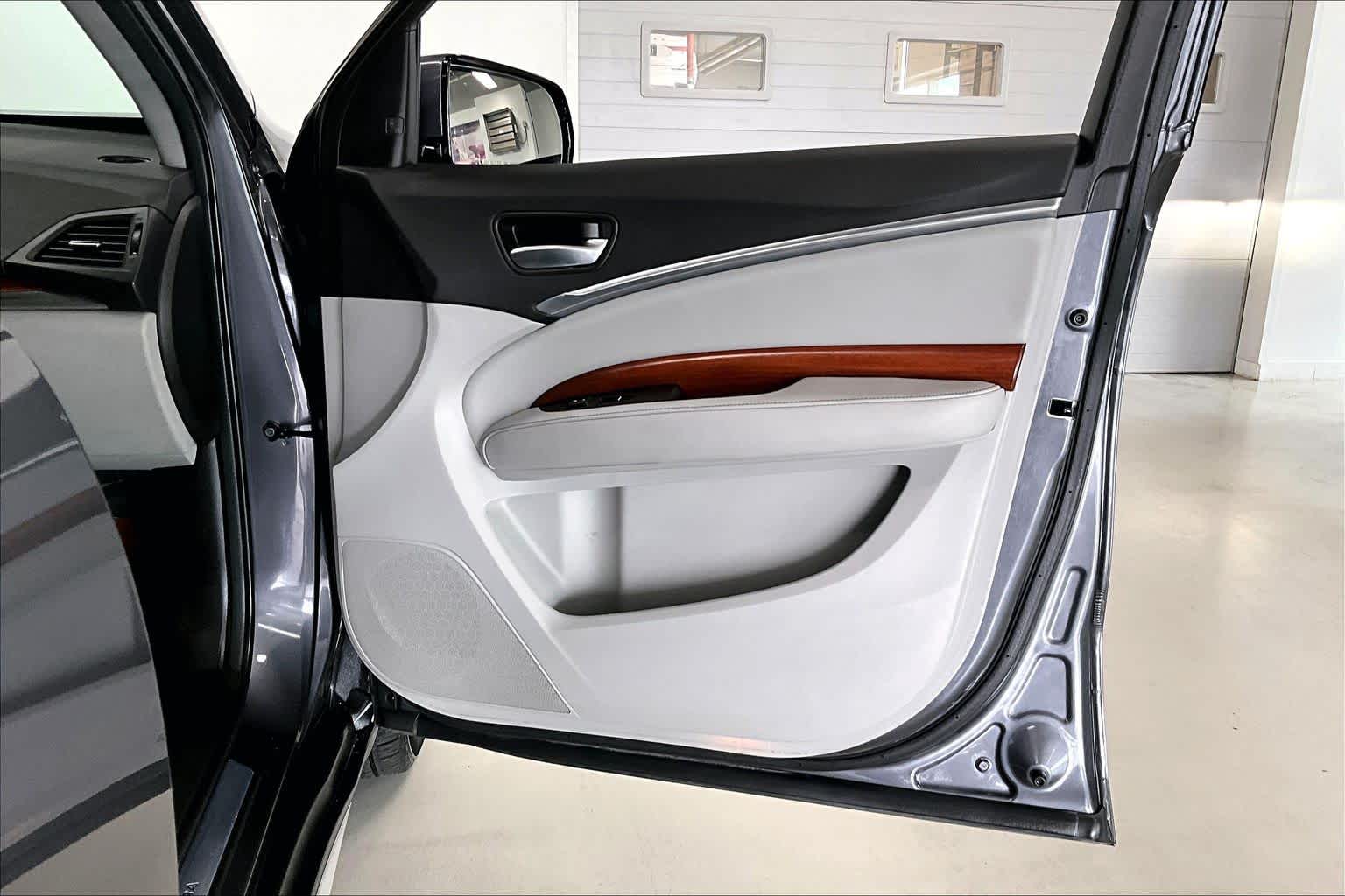 Thumbnail: 2017 Acura MDX - 26