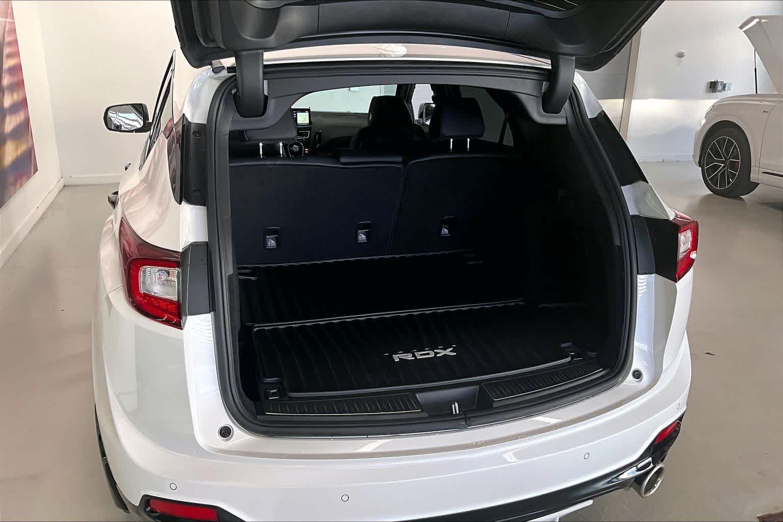 Thumbnail: 2026 Acura RDX - 18