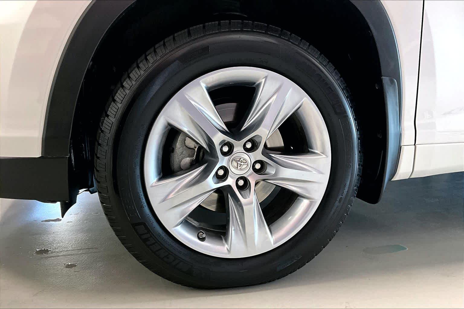 Thumbnail: 2015 Toyota Highlander - 8