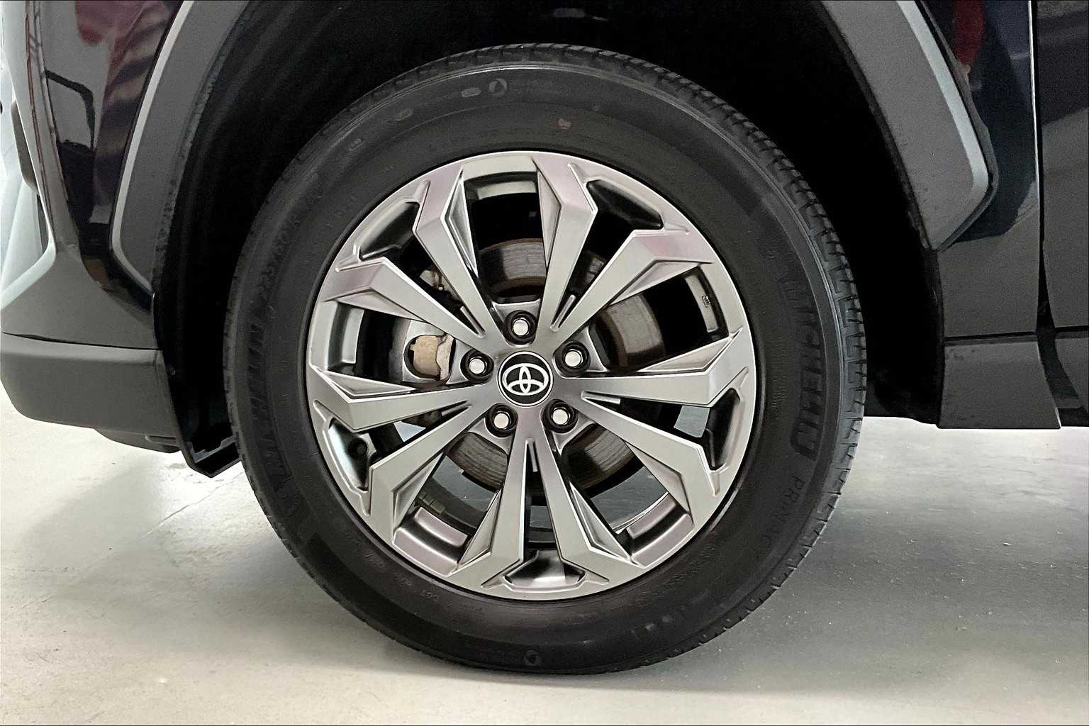 Thumbnail: 2022 Toyota RAV4 - 8