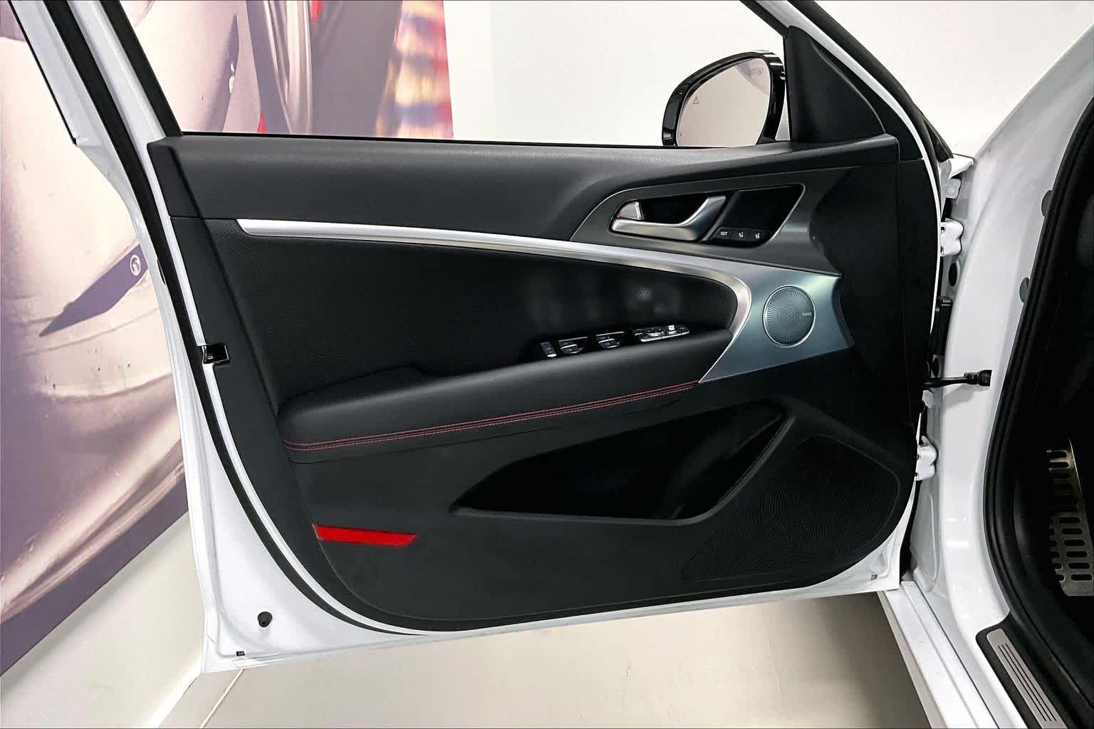 Thumbnail: 2024 Genesis G70 - 24